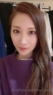 戴着大链子有点装B的90后小伙嘴挺会说的约了2位不太情愿的年轻闺蜜开房啪啪太嫩了边干边说好紧呐对白精彩