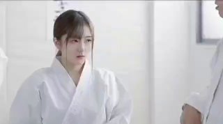 巨乳美女镜子面前骑屌还舔干净了自己喷的水